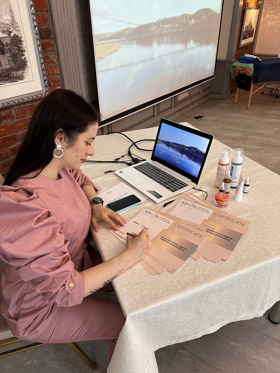 3682C4A9-8708-439E-9AF5-B1F11170D3E2